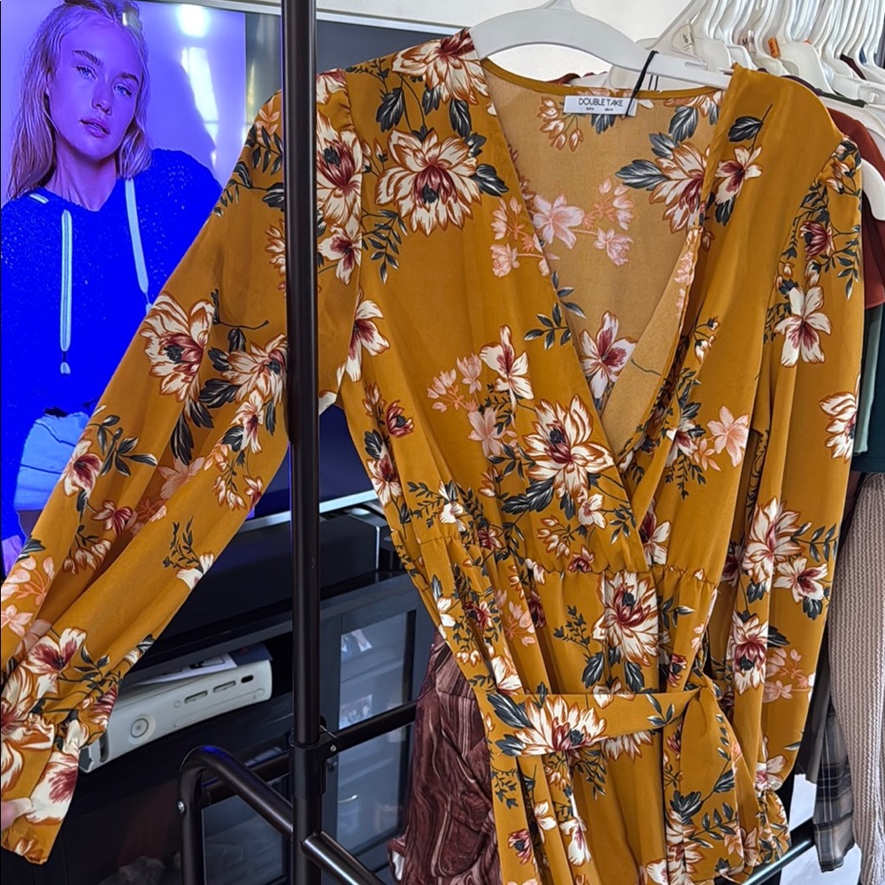 Floral Tie Back Flounce Sleeve in Caramel